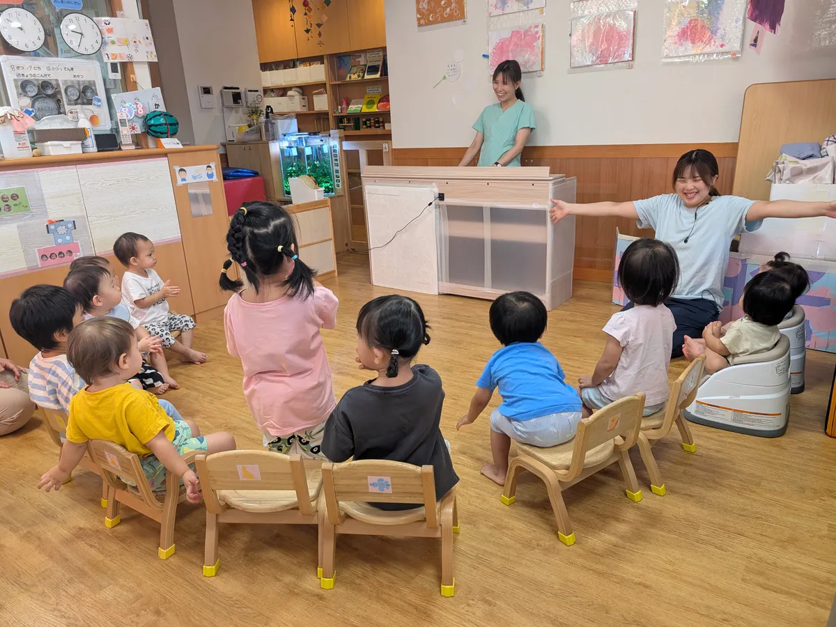 朝の会のようす（元町はっと保育園）